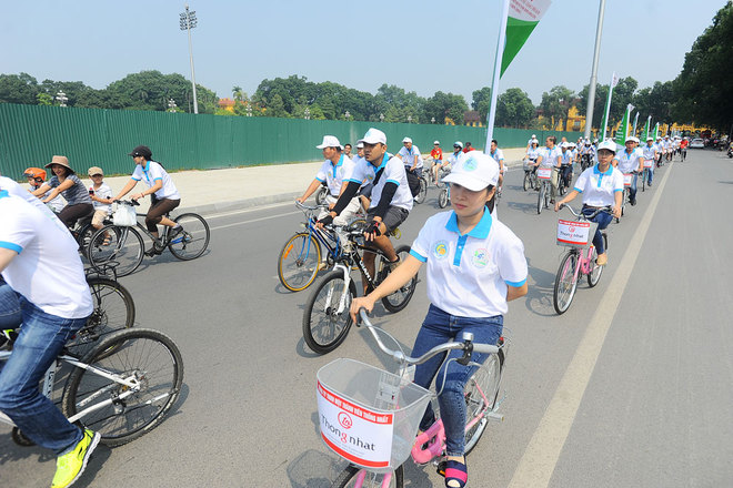 Bộ[-]Ngoại[-]Giao[-]tổ[-]chức[-]đi[-]xe[-]đạp[-]vì[-]môi[-]trường[-]và[-]giao[-]thông[-]đô[-]thị